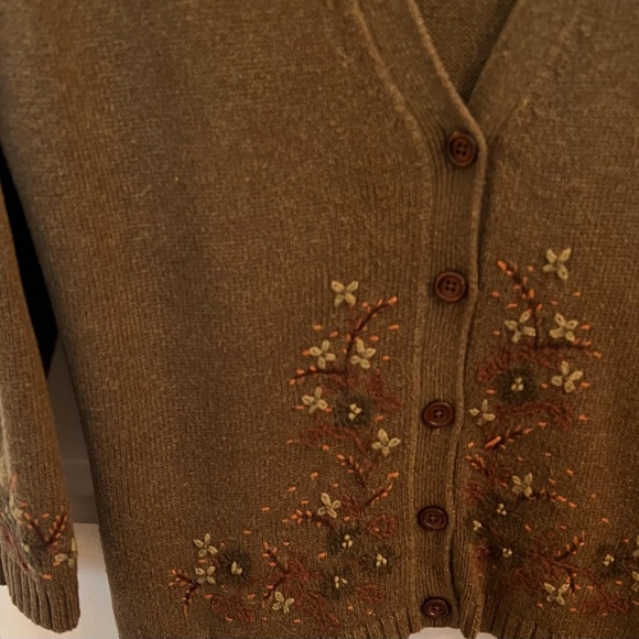 Eddie Bauer size medium beautiful olive color sweater with embroidery. - Picture 3 of 3